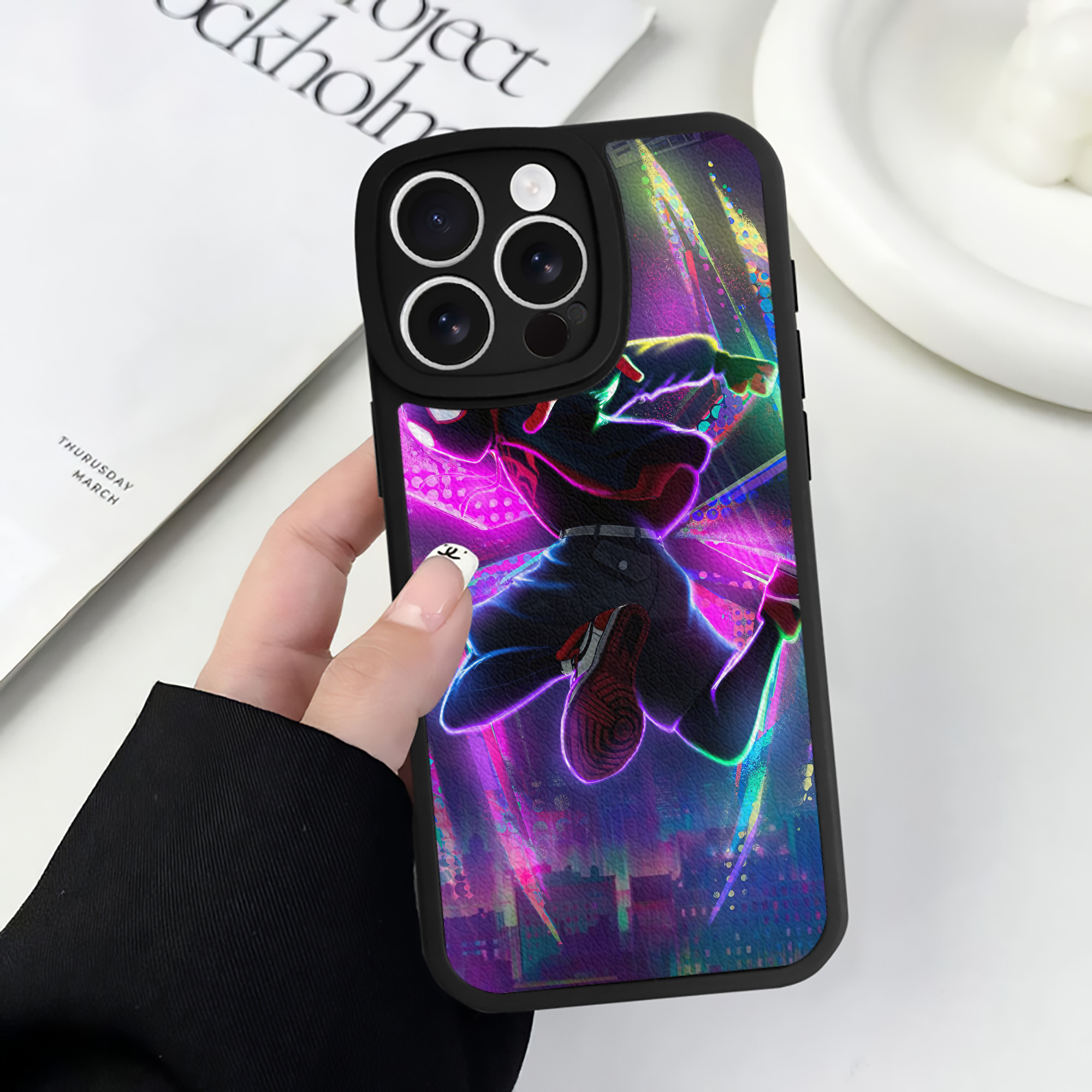 Spider Man スパイダーマン 【iPhone 16シリーズ対応】シリコンスマホケース（レザー調） 材質：シリコン